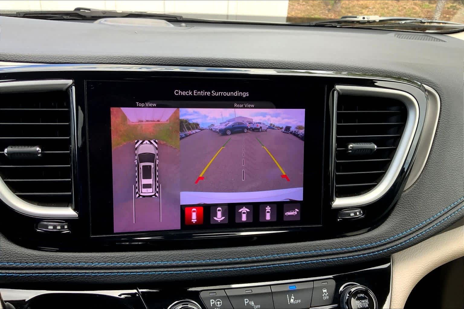 Thumbnail: 2021 Chrysler Pacifica - 26