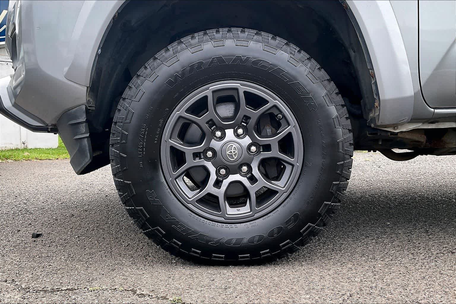 Thumbnail: 2017 Toyota Tacoma - 8