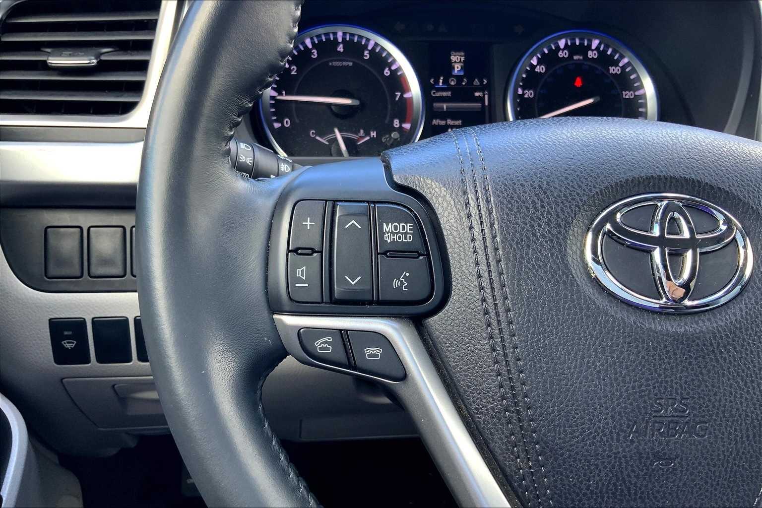 Thumbnail: 2016 Toyota Highlander - 24