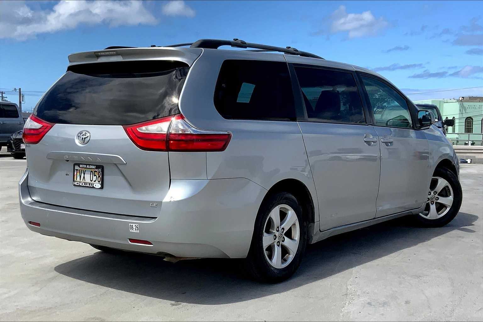 Thumbnail: 2016 Toyota Sienna - 22