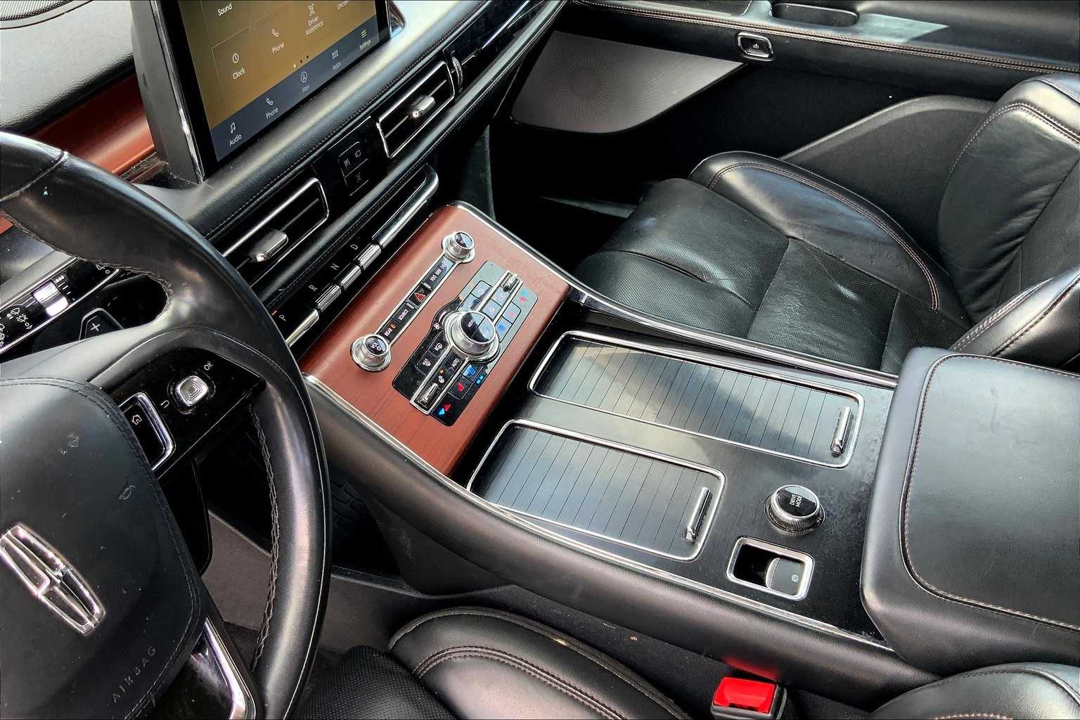 Thumbnail: 2022 Lincoln Aviator - 16