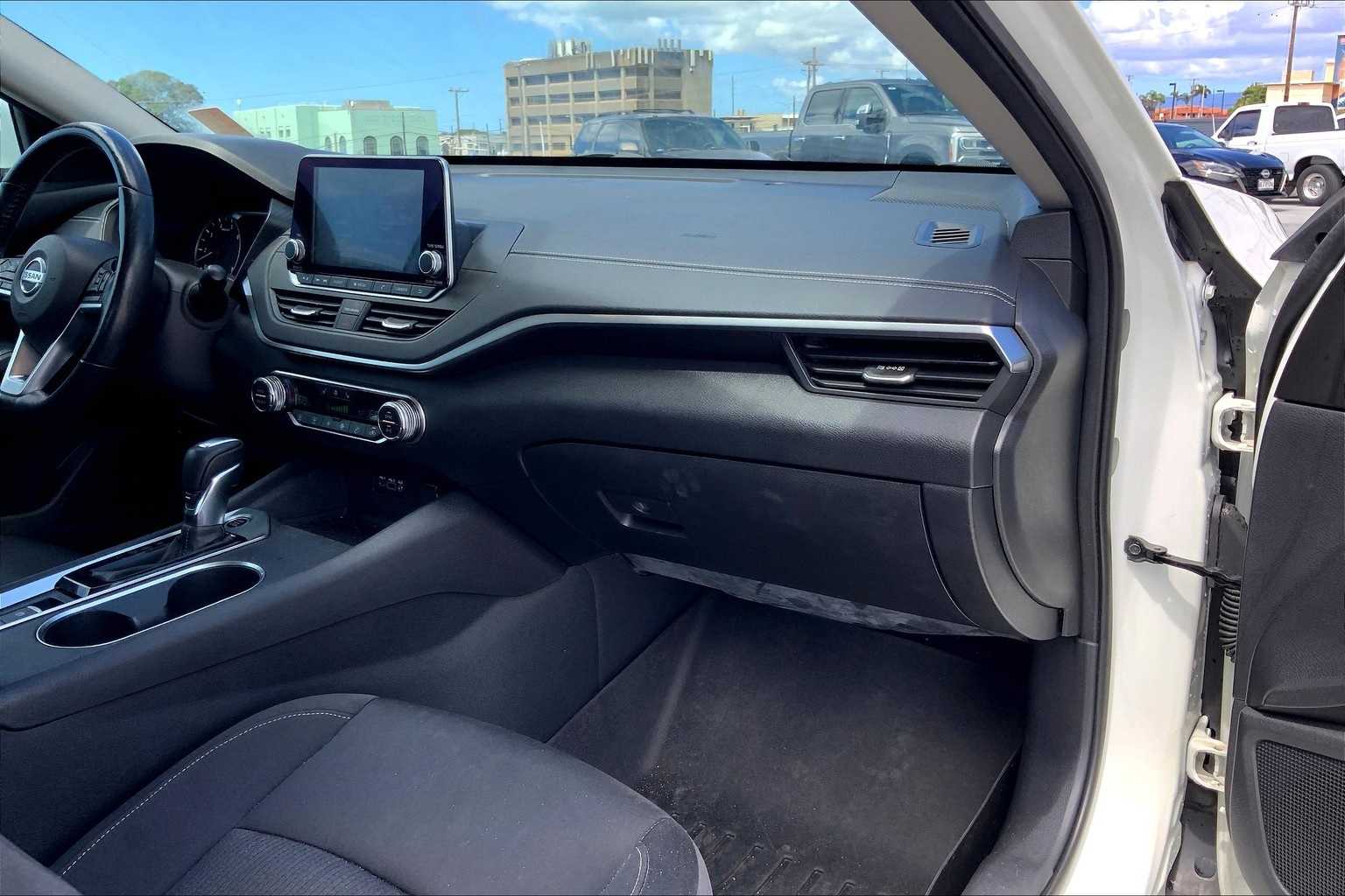 Thumbnail: 2019 Nissan Altima - 23