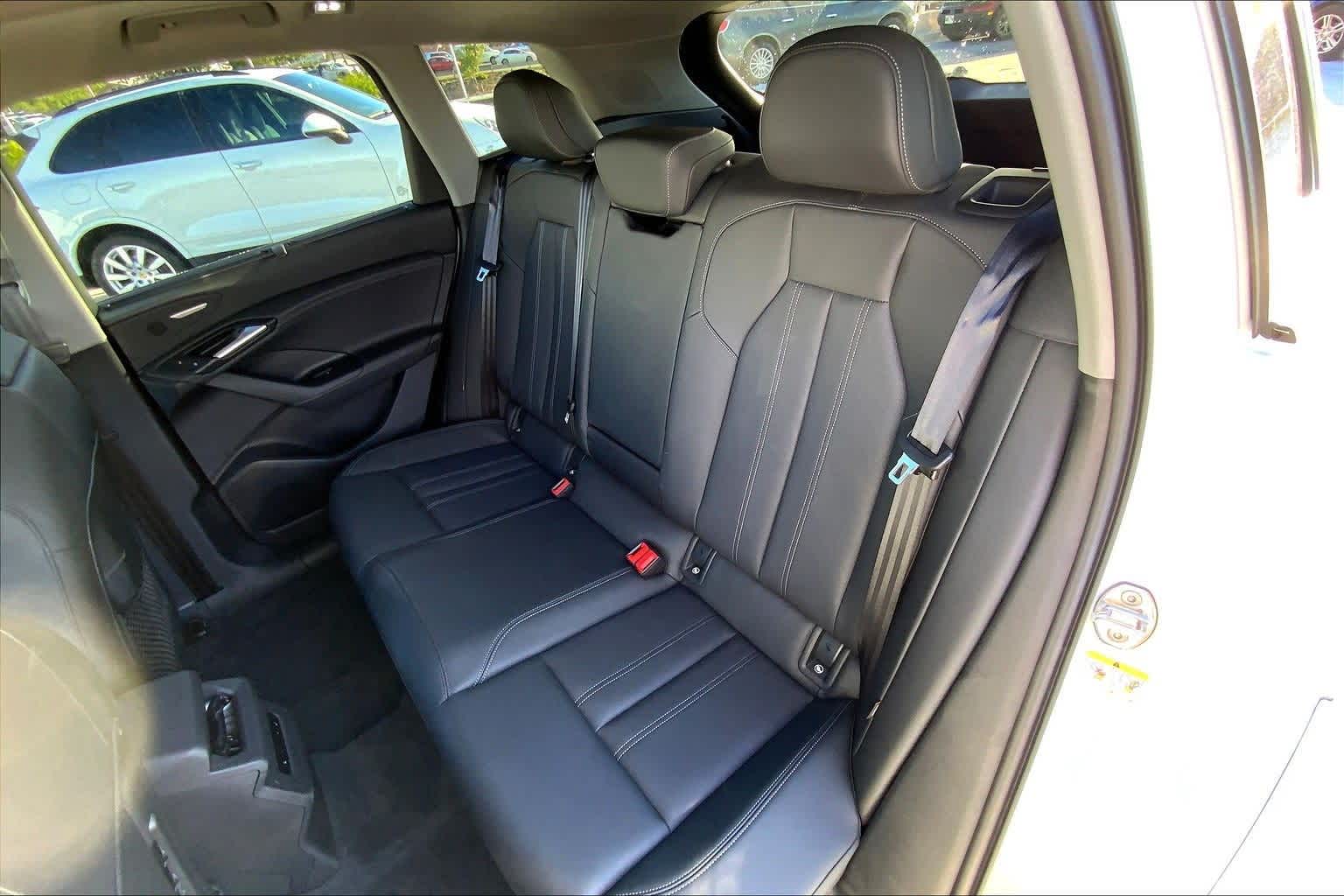 Thumbnail: 2025 Audi Q6 e-tron - 29