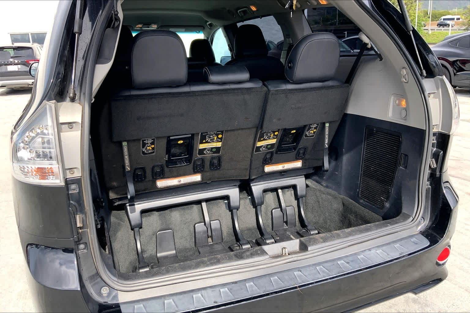 Thumbnail: 2015 Toyota Sienna - 18