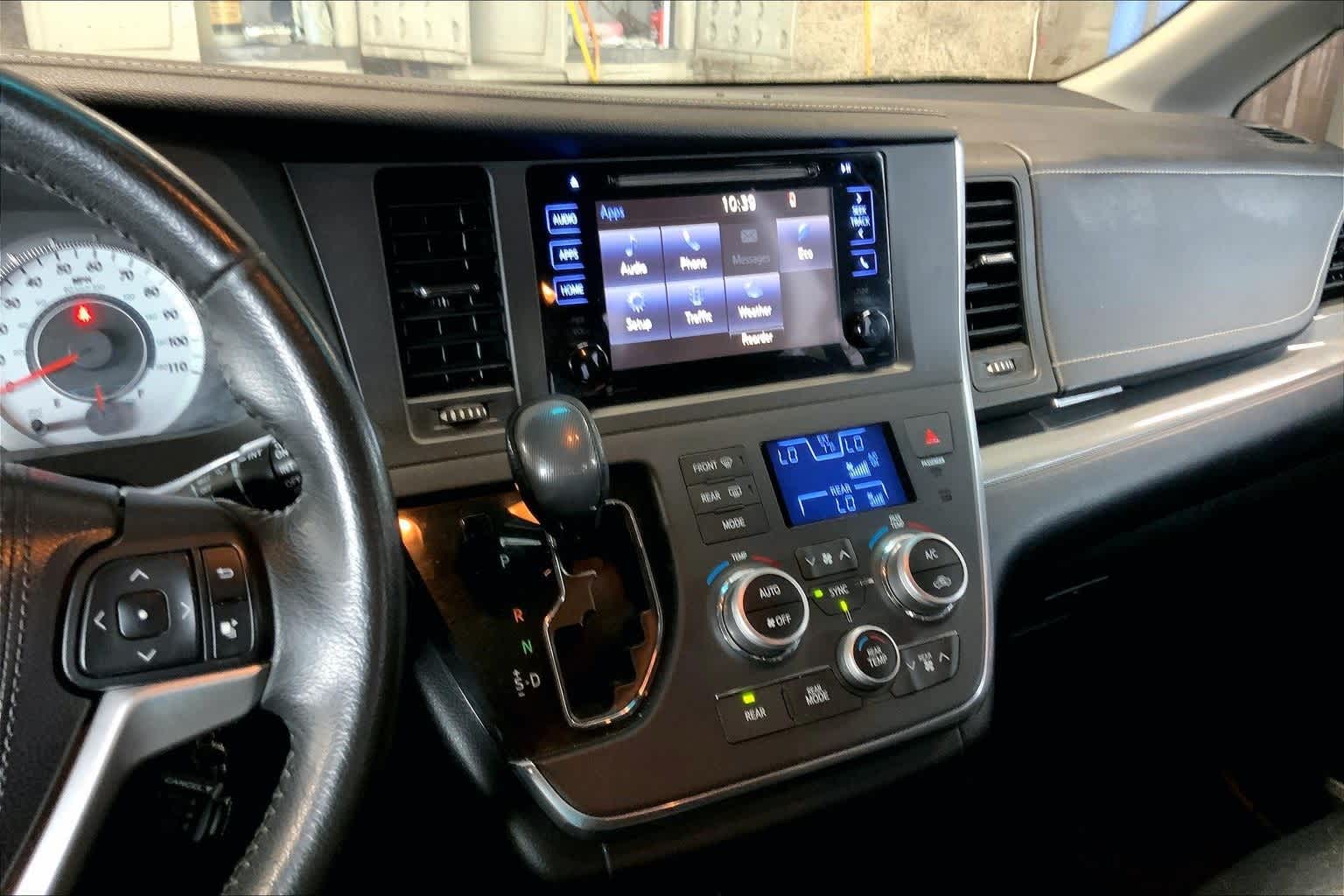 Thumbnail: 2015 Toyota Sienna - 15