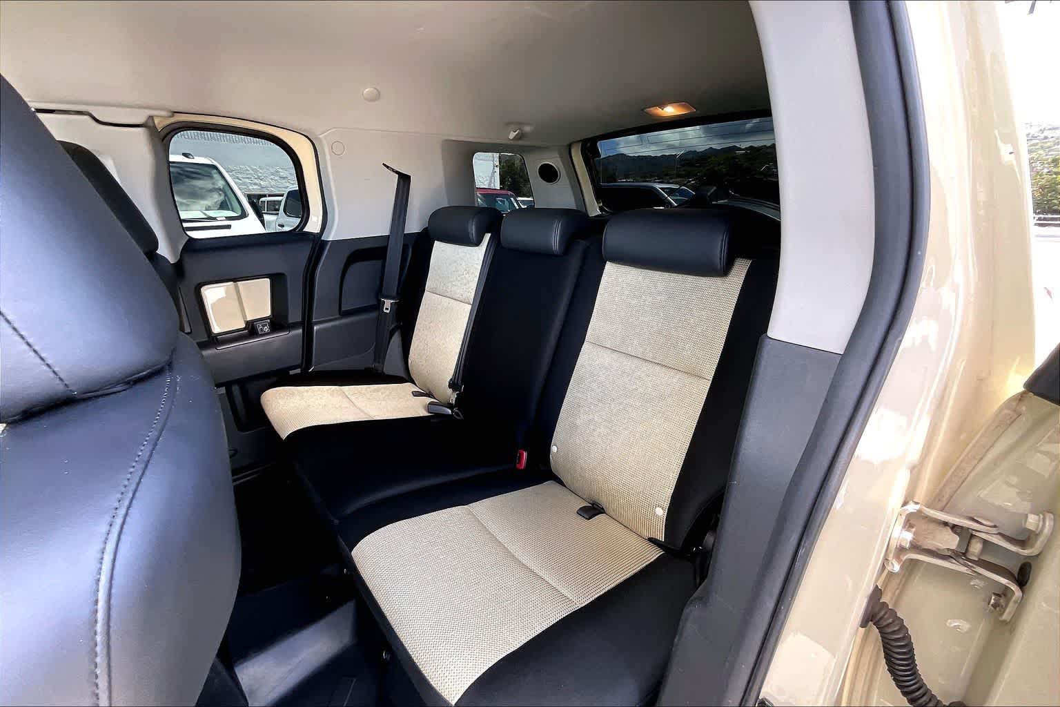 Thumbnail: 2010 Toyota FJ Cruiser - 29