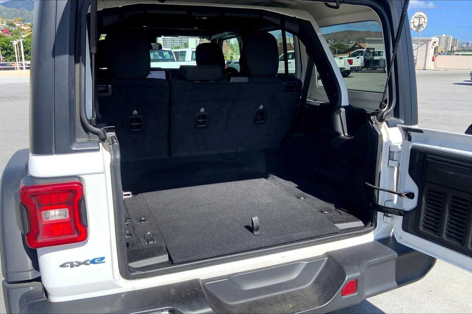 Thumbnail: 2024 Jeep Wrangler - 18