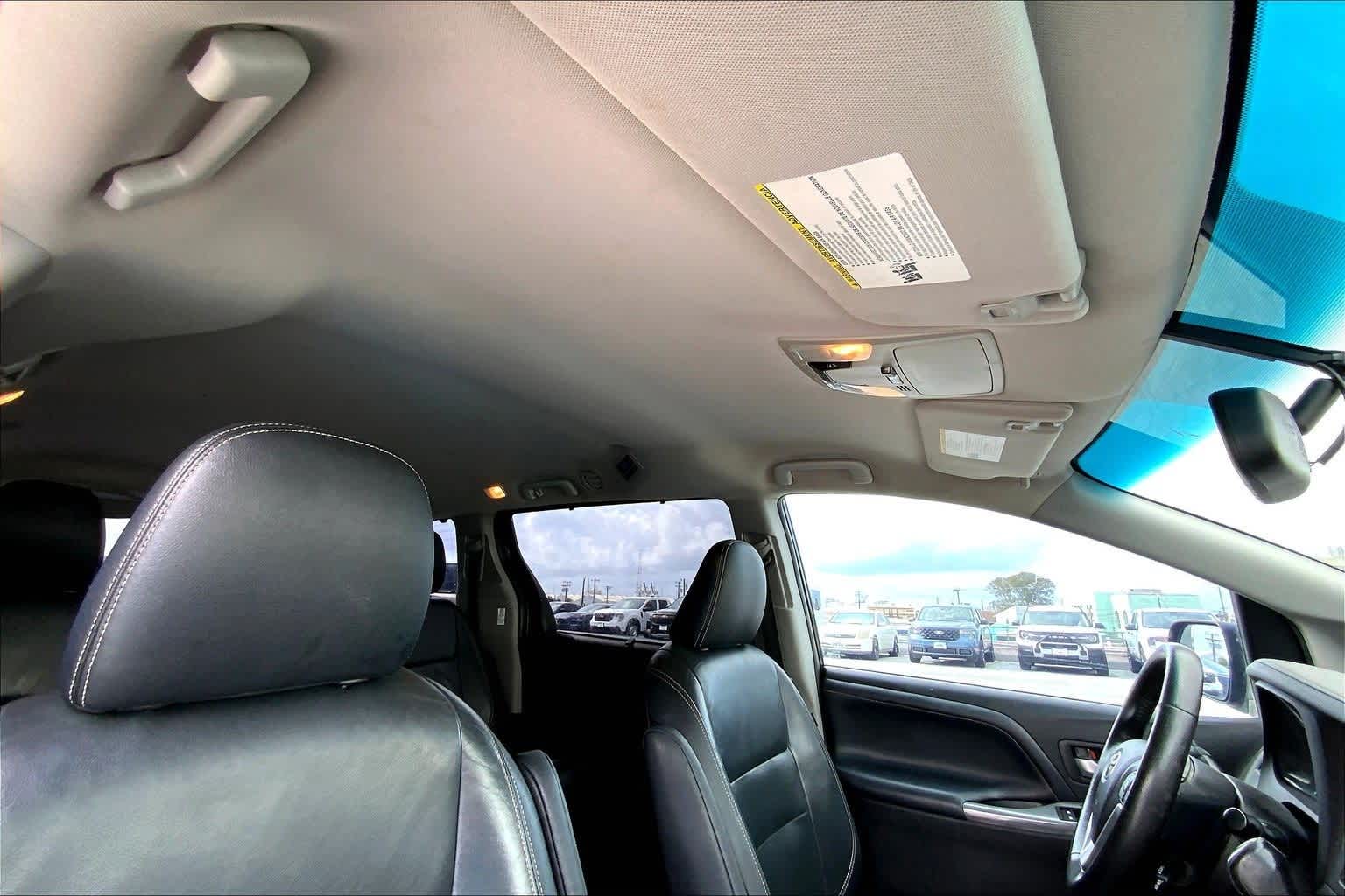 Thumbnail: 2015 Toyota Sienna - 30