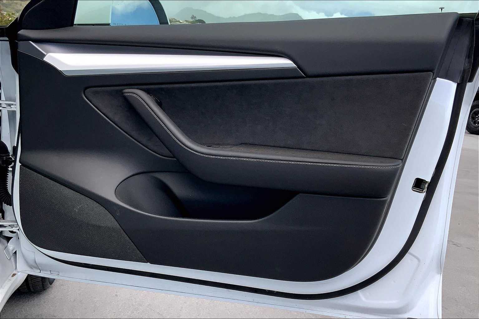 Thumbnail: 2022 Tesla Model 3 - 28