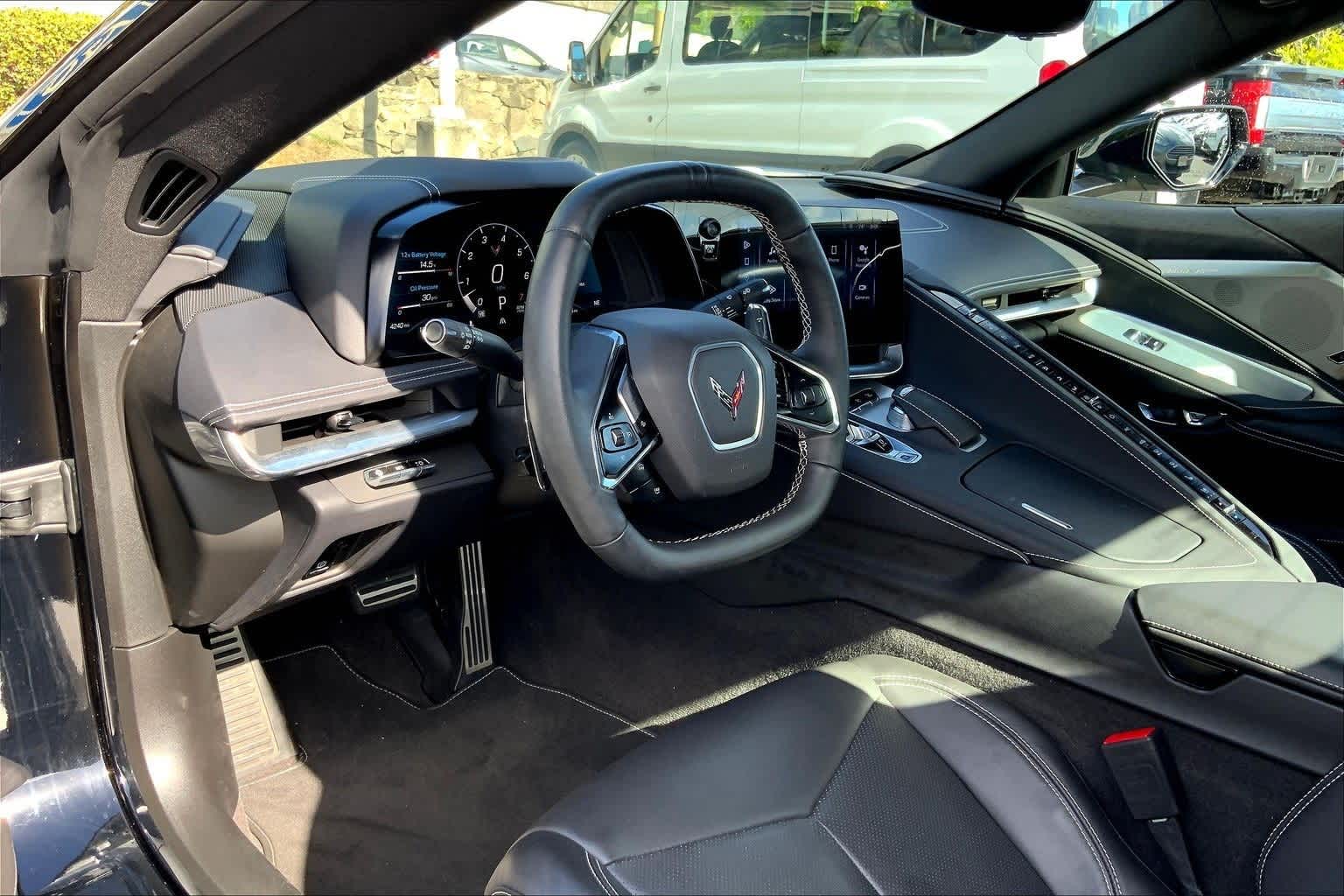 2024 Chevrolet Corvette Stingray 2LT photo 2