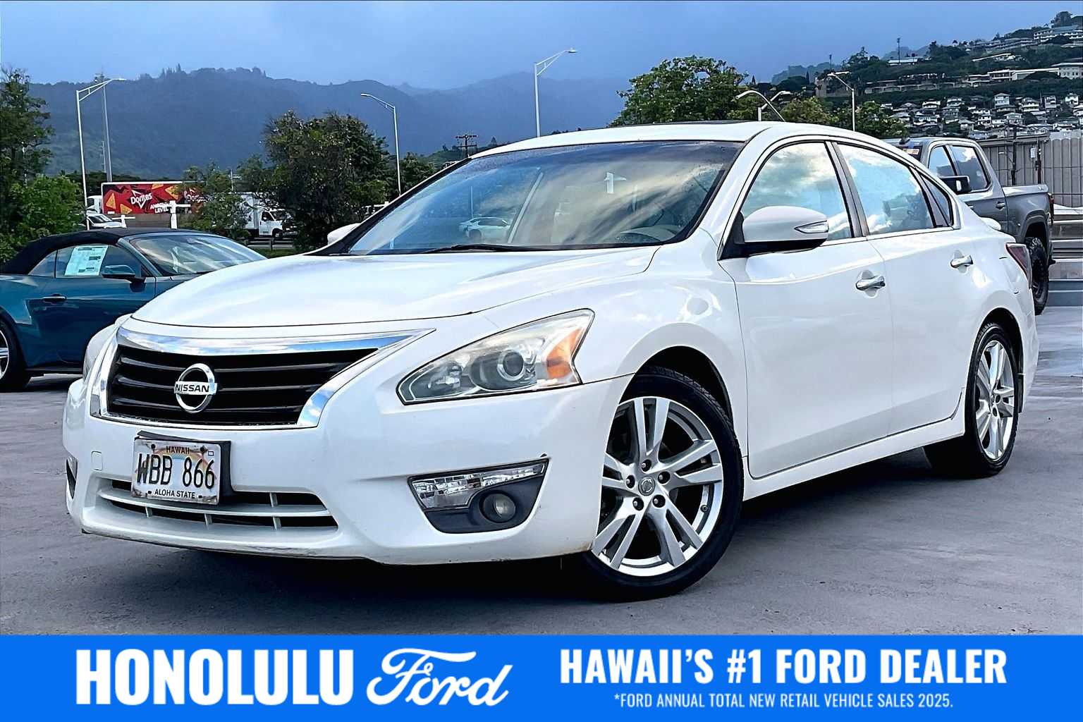 2013 Nissan Altima at Honolulu Ford, photo 1