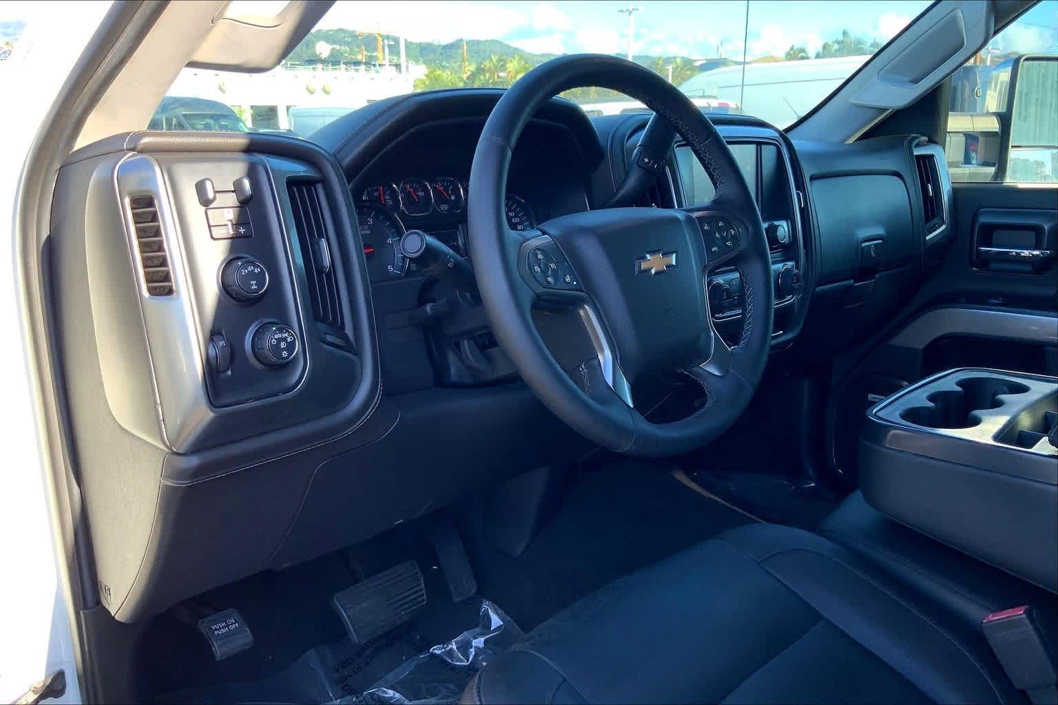 2019 Chevrolet Silverado 2500HD LTZ photo 2