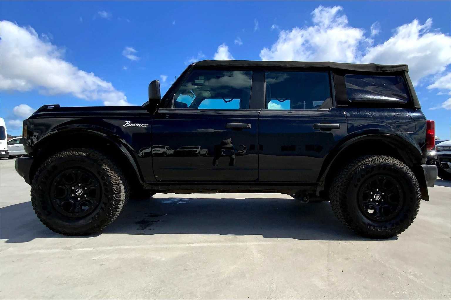 2022 Ford Bronco Base photo 3