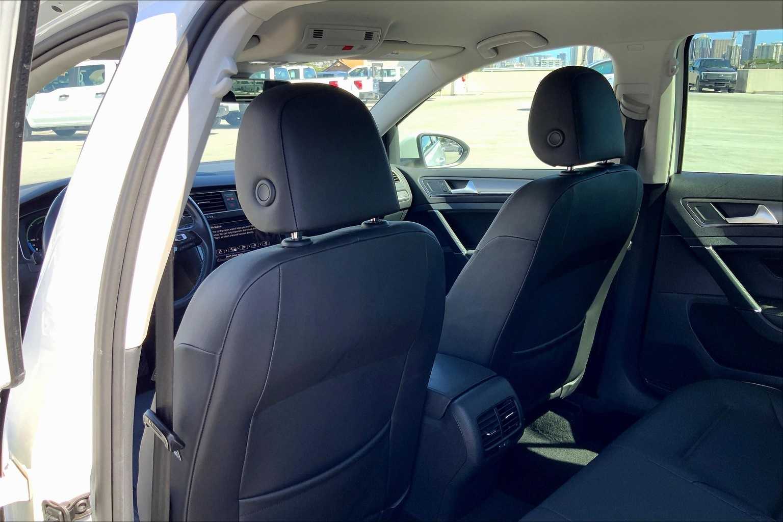 Thumbnail: 2019 Volkswagen e-Golf - 12