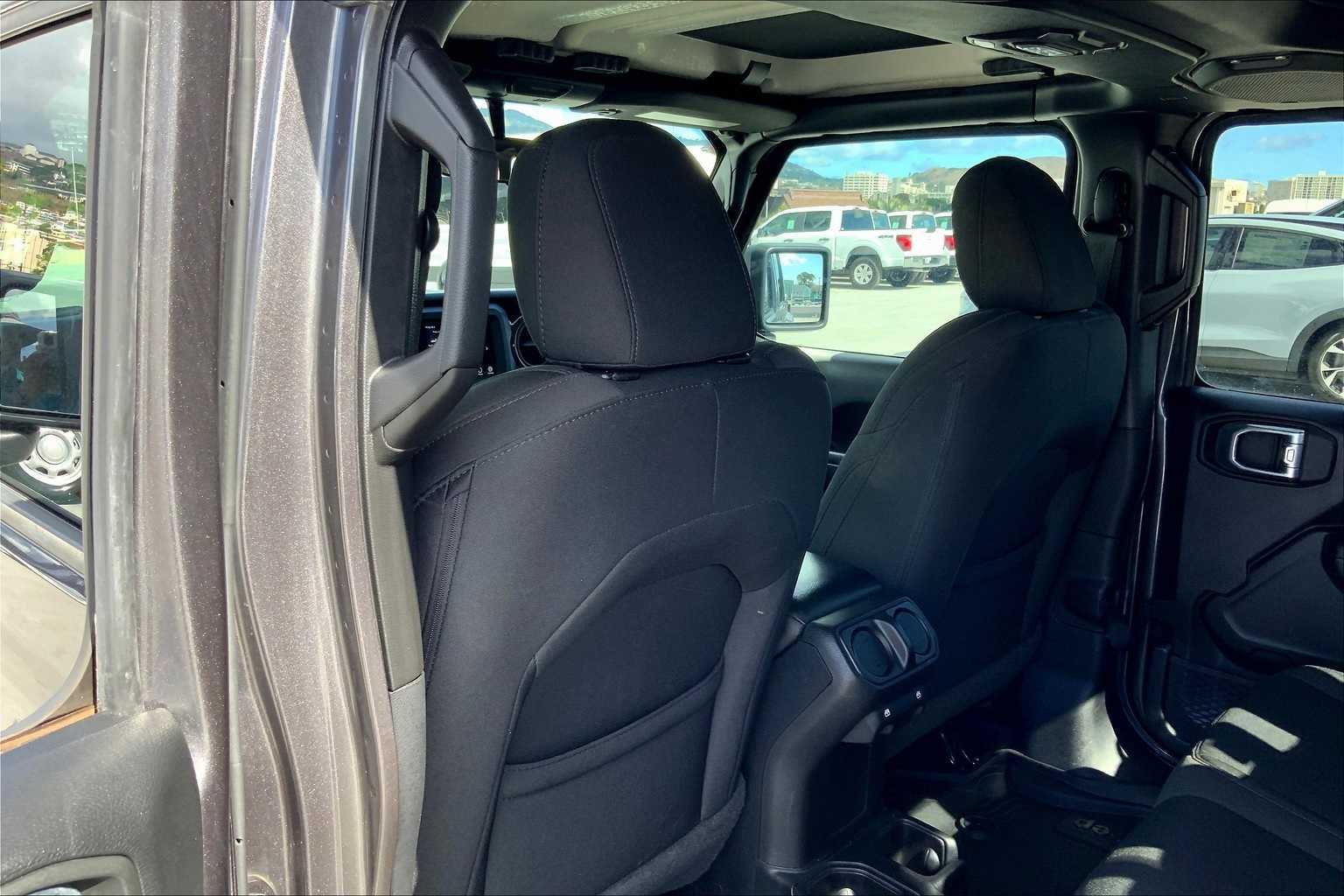 Thumbnail: 2021 Jeep Gladiator - 12