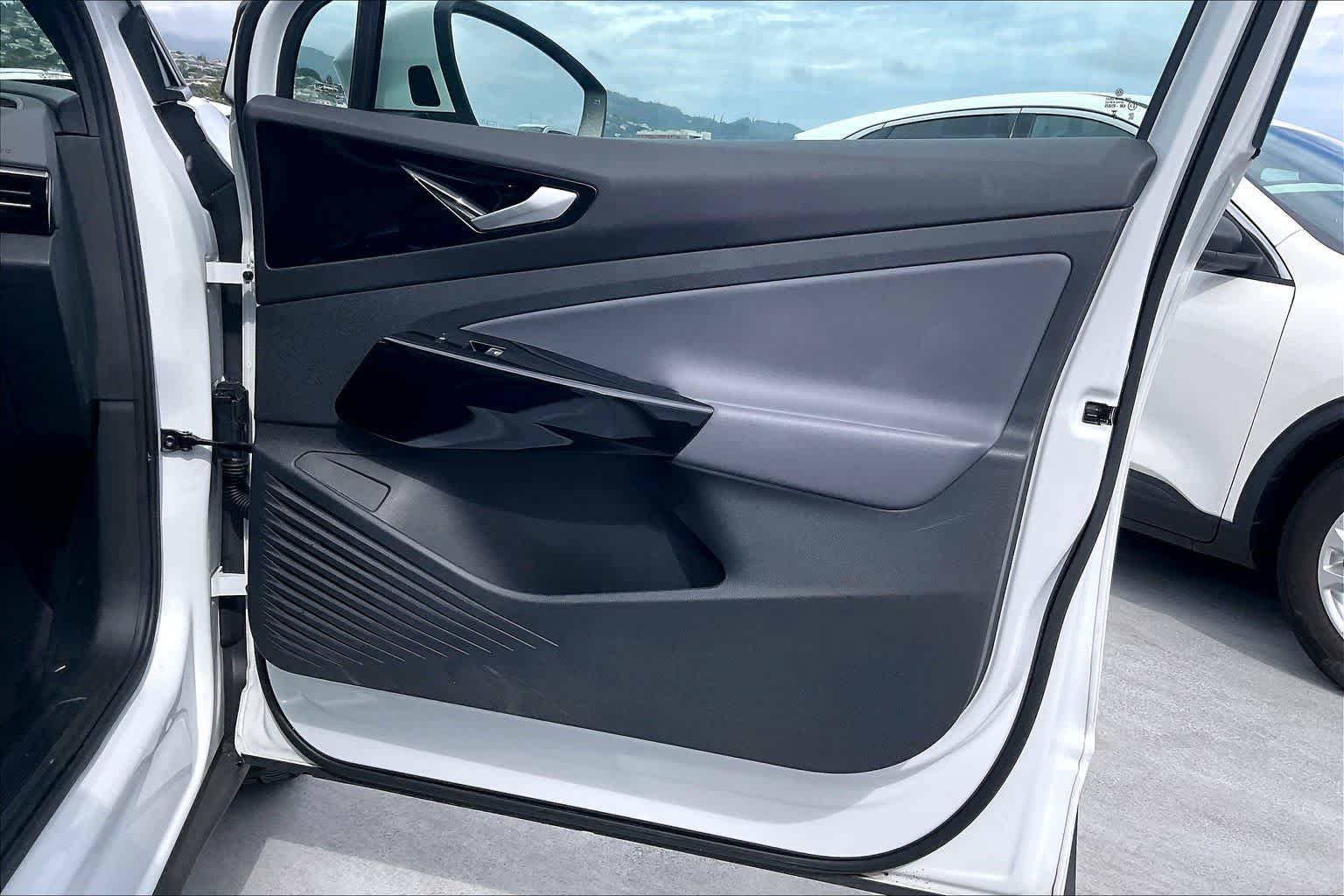 Thumbnail: 2021 Volkswagen ID.4 - 28
