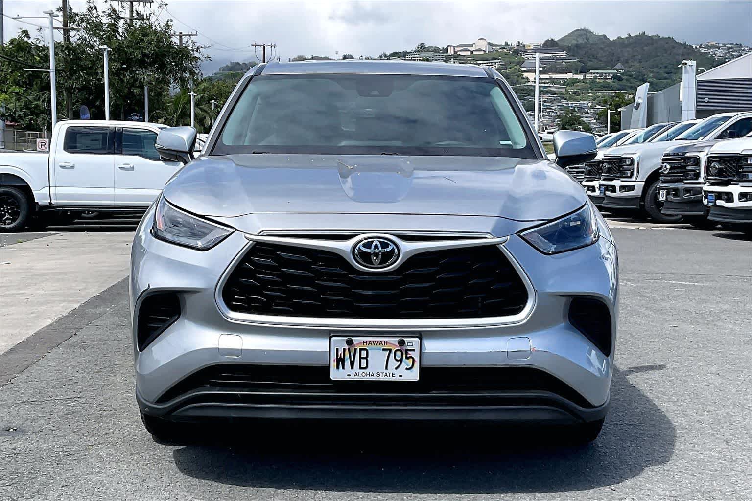 Thumbnail: 2023 Toyota Highlander - 6