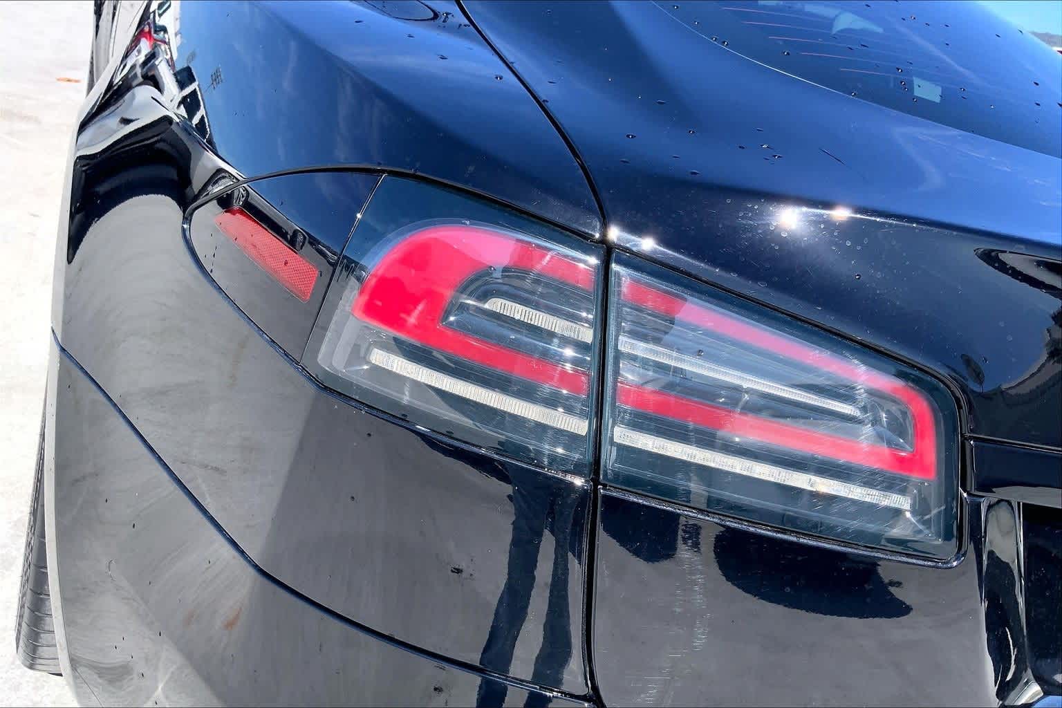 Thumbnail: 2022 Tesla Model S - 32