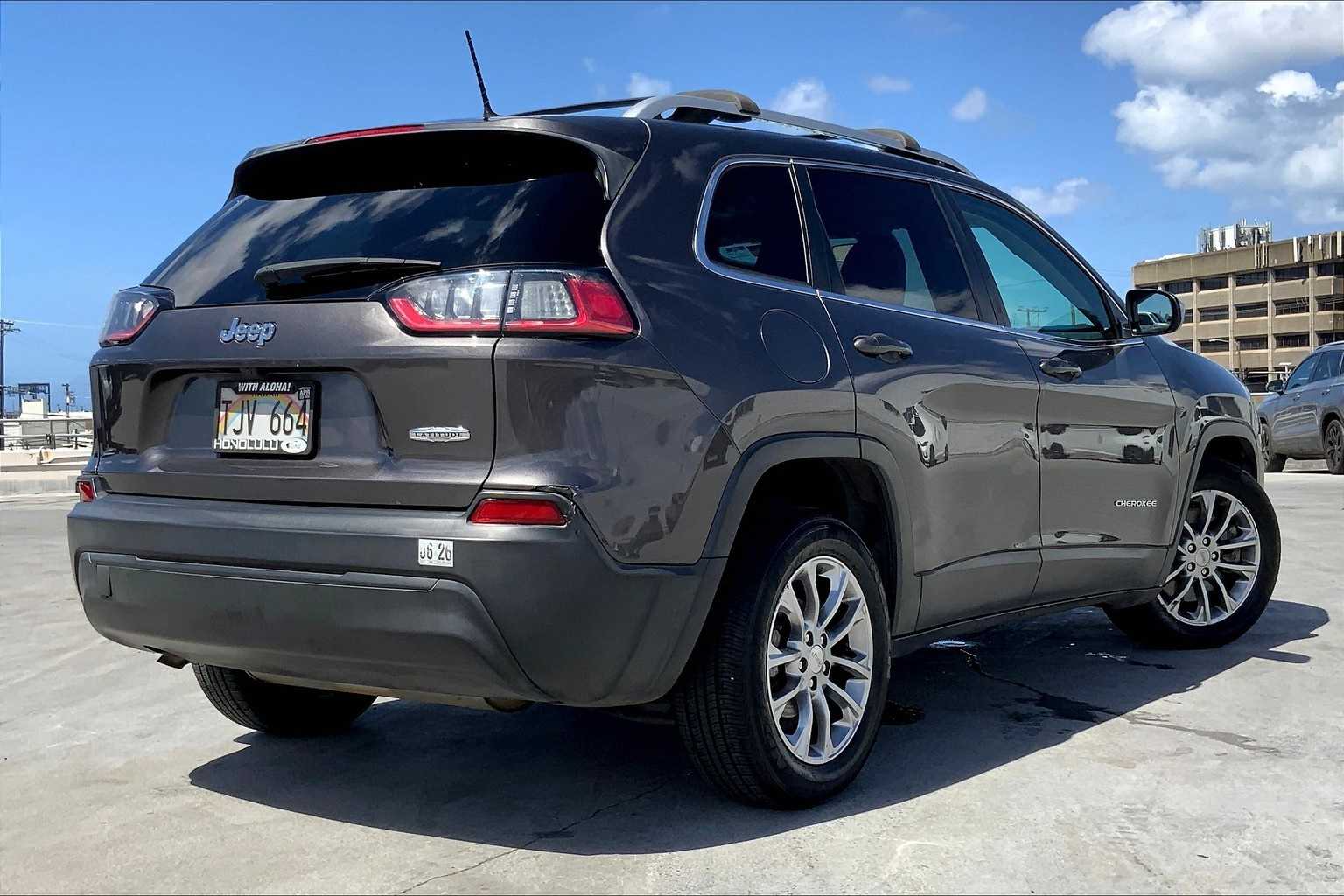 Thumbnail: 2019 Jeep Cherokee - 22