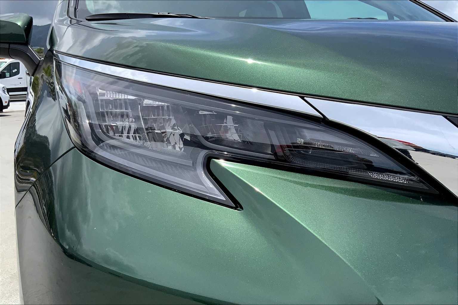 Thumbnail: 2025 Toyota Sienna - 31