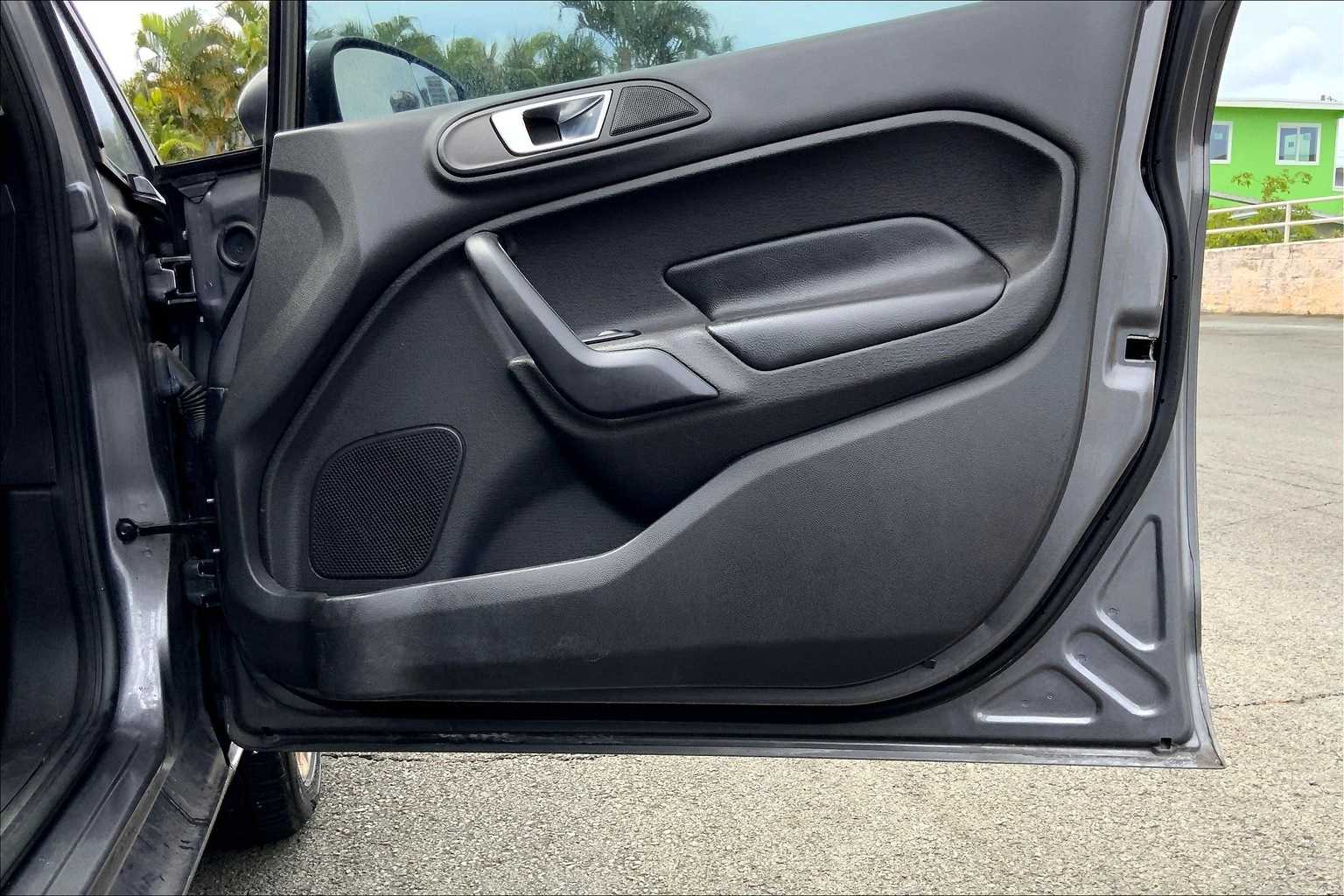 Thumbnail: 2014 Ford Fiesta - 28