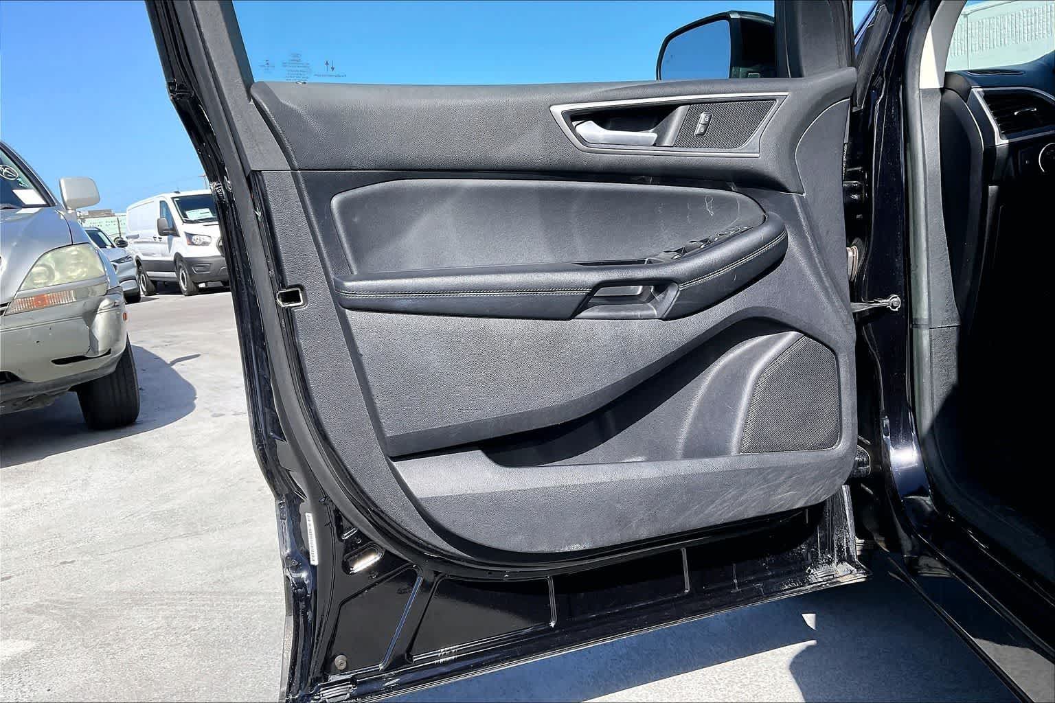 Thumbnail: 2020 Ford Edge - 27