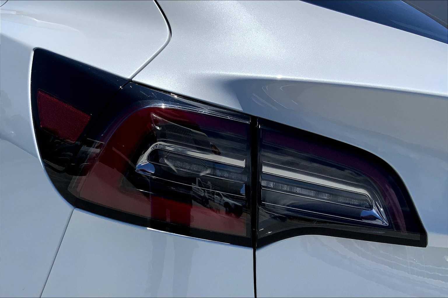 Thumbnail: 2023 Tesla Model 3 - 32