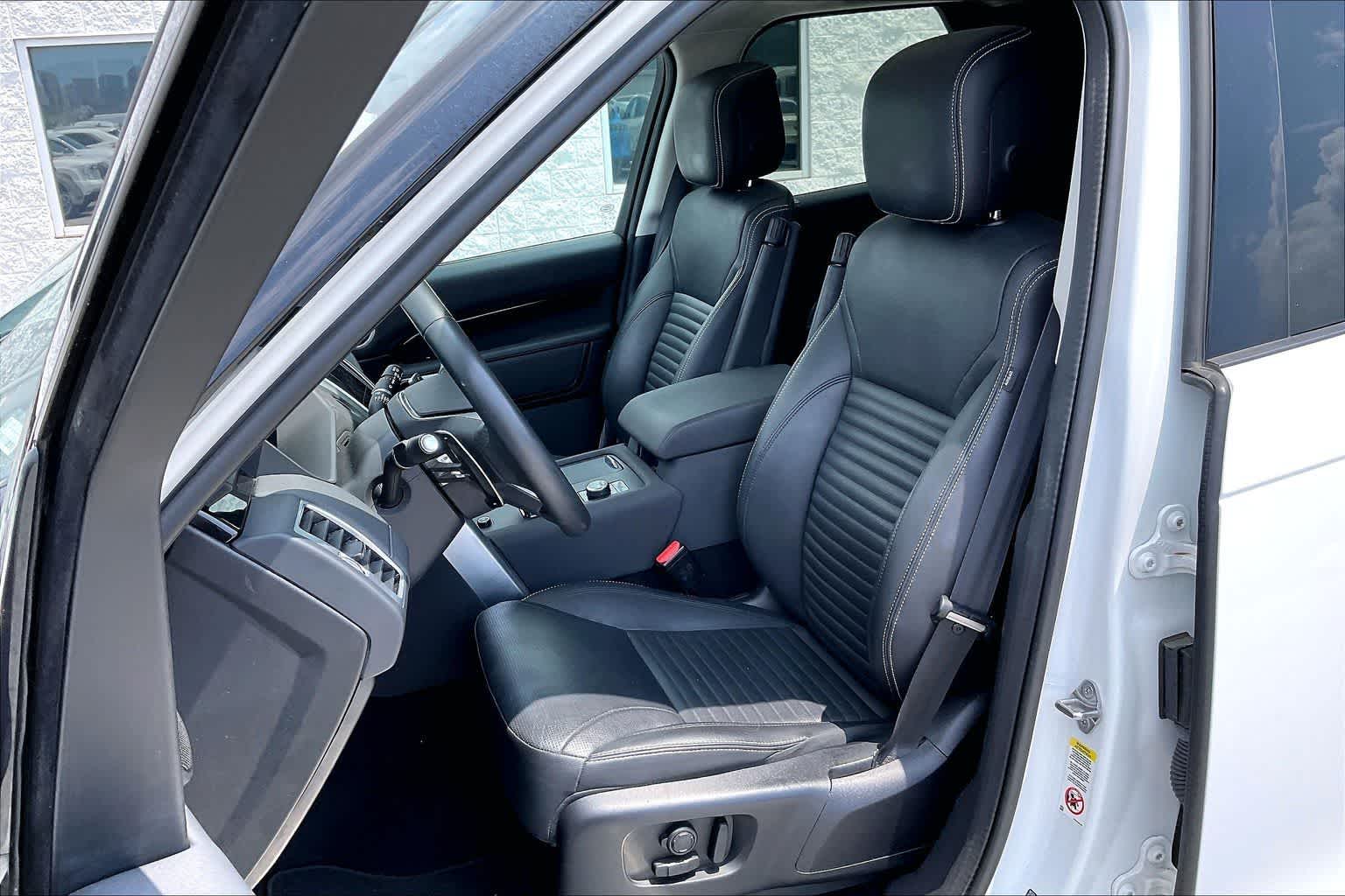 Thumbnail: 2024 Land Rover Discovery - 11