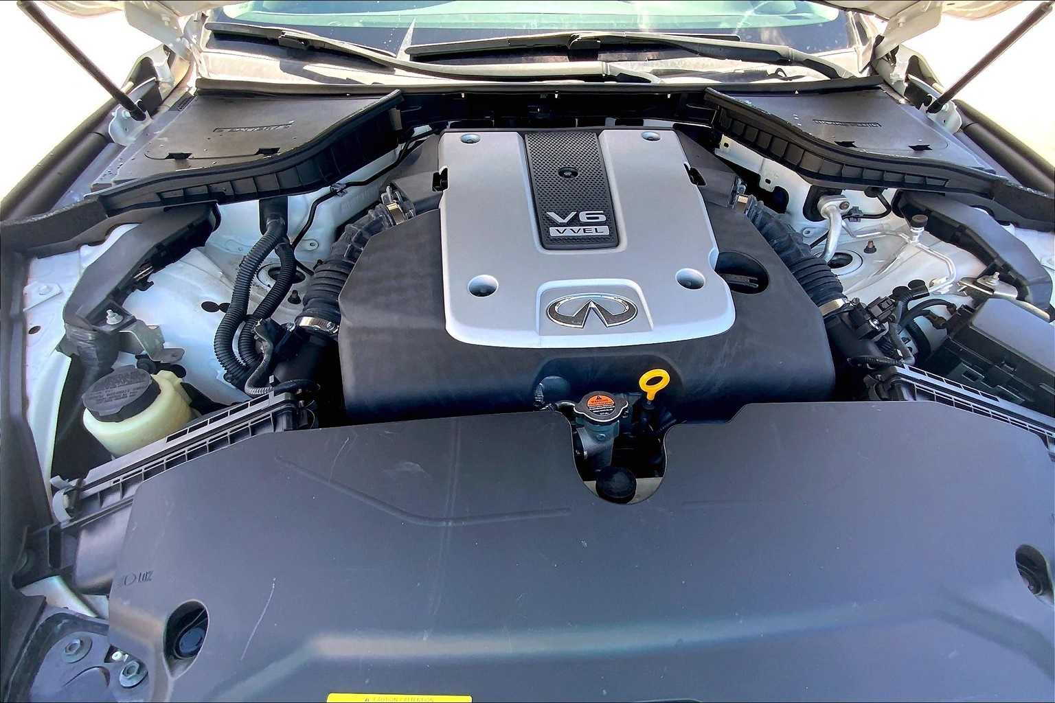 Thumbnail: 2015 INFINITI Q50 - 9
