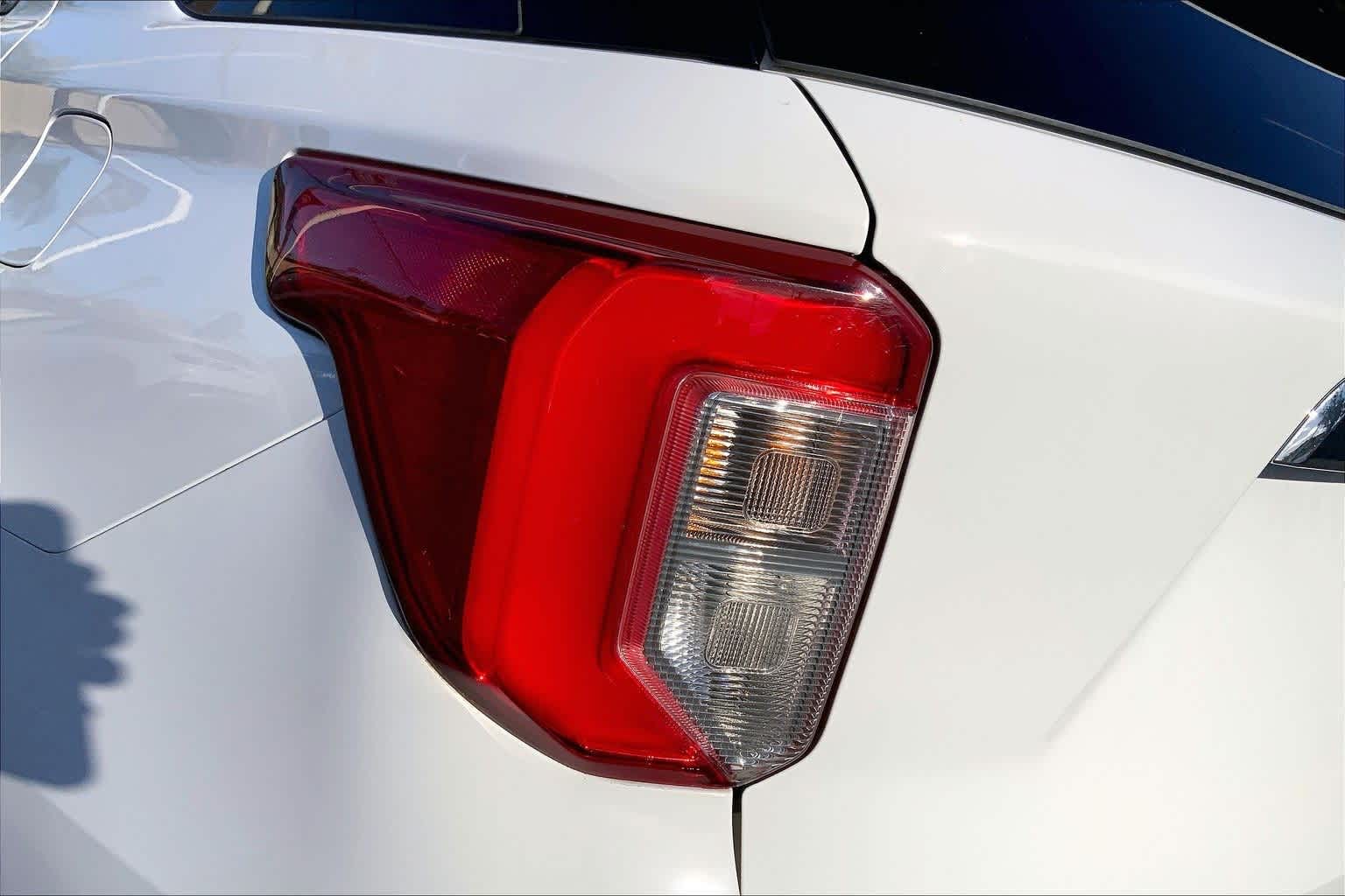 Thumbnail: 2020 Ford Explorer - 32