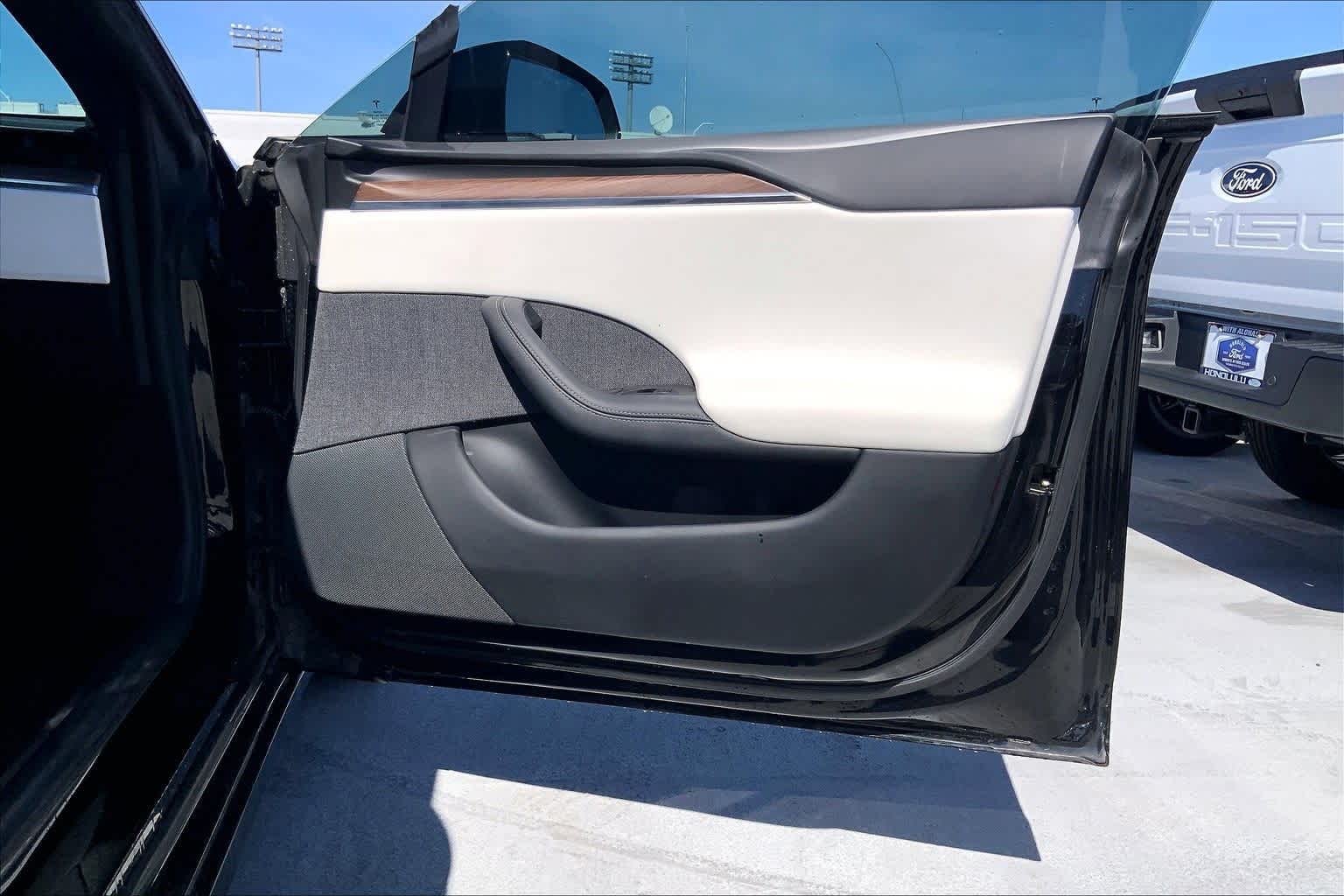 Thumbnail: 2022 Tesla Model S - 28