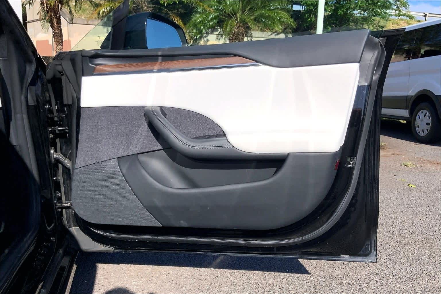 Thumbnail: 2022 Tesla Model S - 28