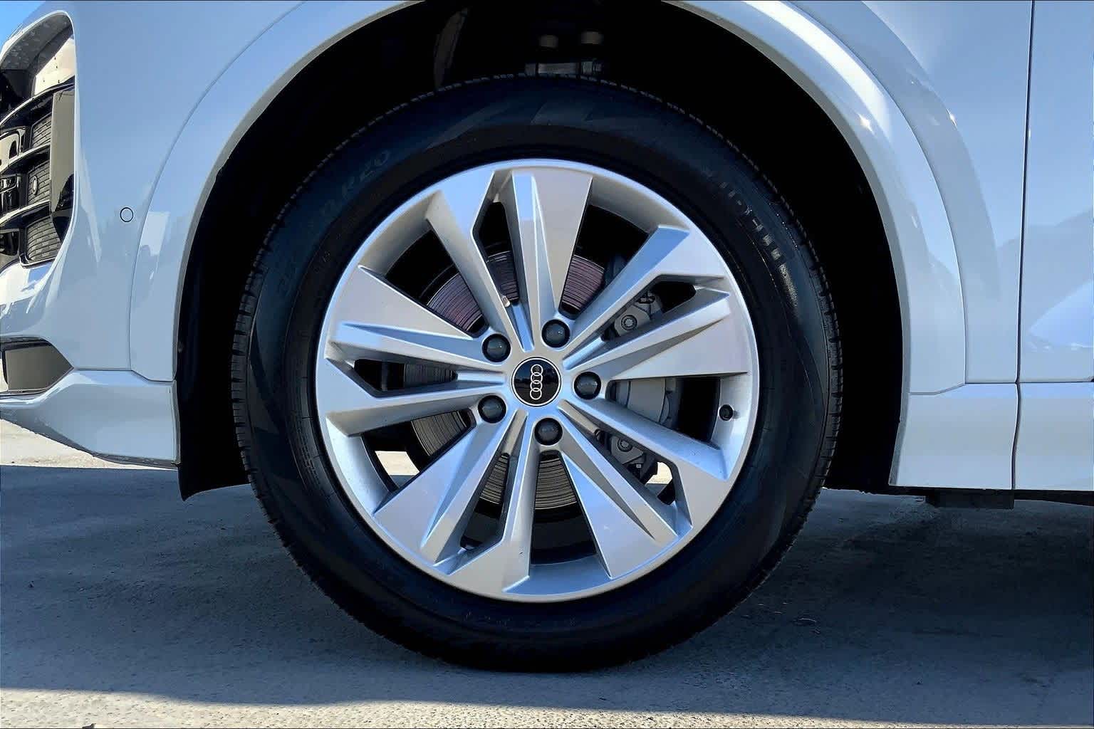 Thumbnail: 2025 Audi Q6 e-tron - 8