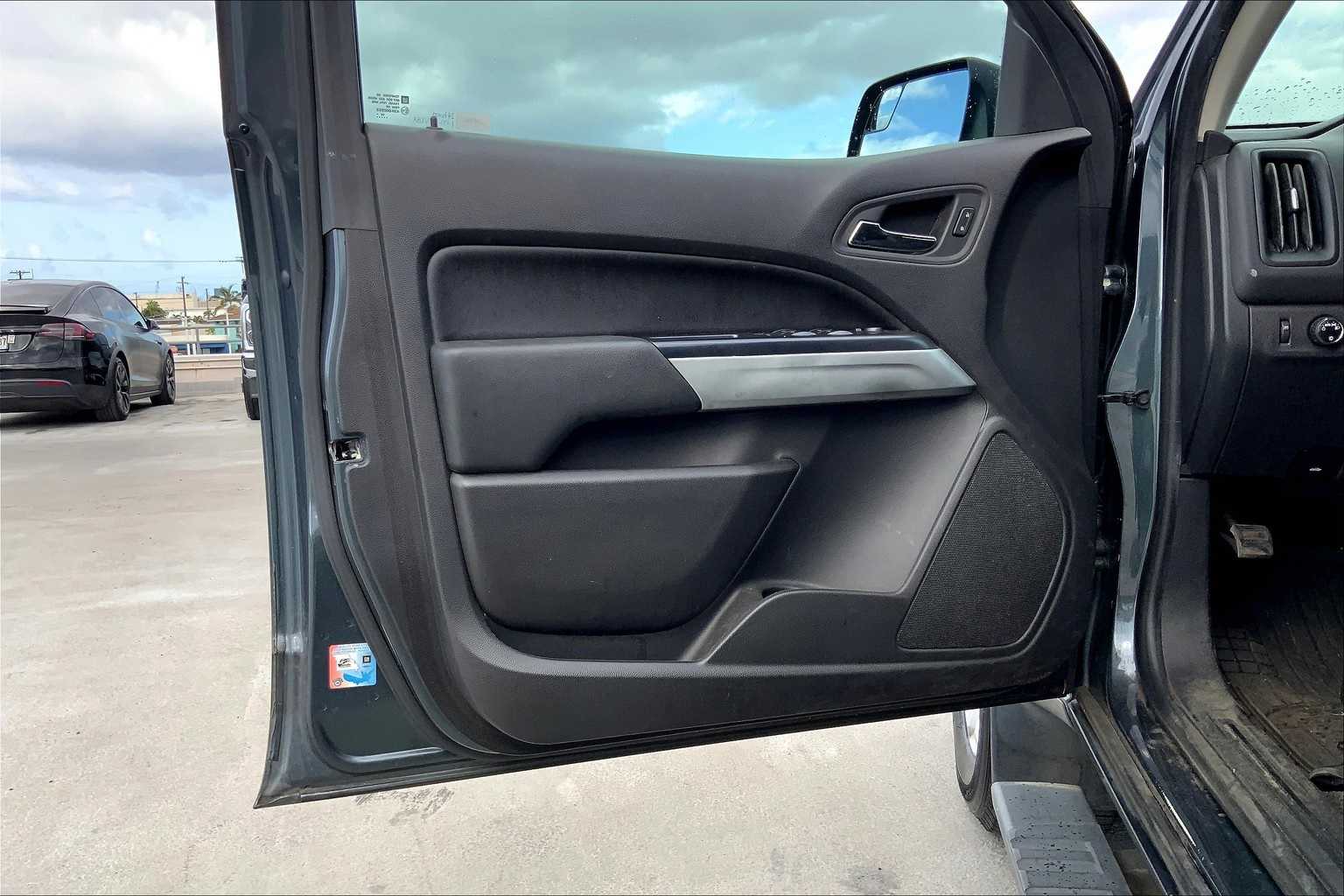 Thumbnail: 2015 Chevrolet Colorado - 25