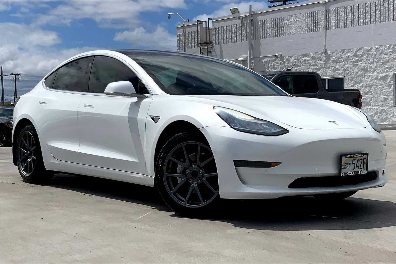 Thumbnail: 2019 Tesla Model 3 - 21