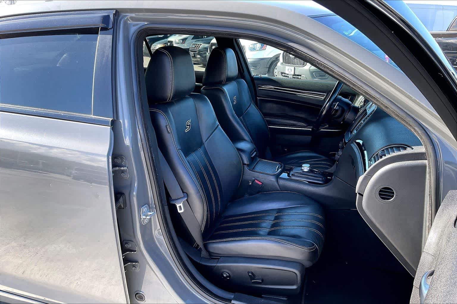 Thumbnail: 2019 Chrysler 300 - 13