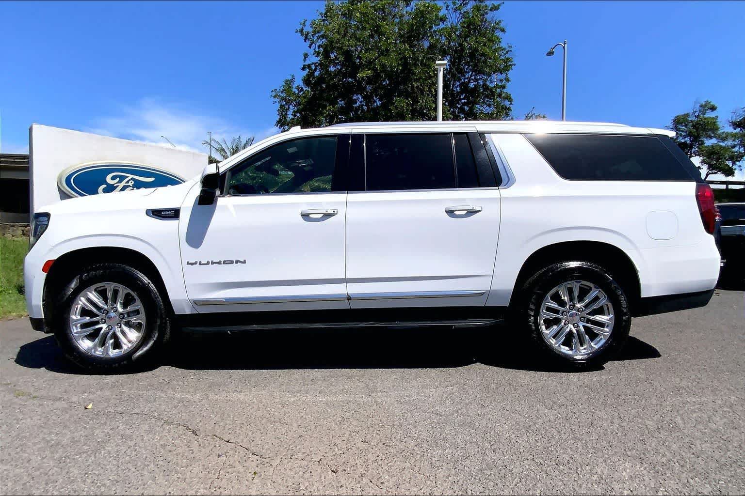 Thumbnail: 2022 GMC Yukon XL - 3