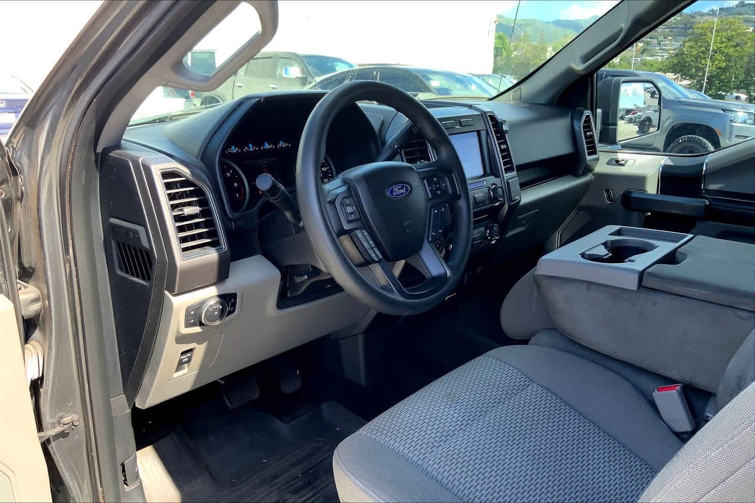 2017 Ford F-150 XLT photo 2