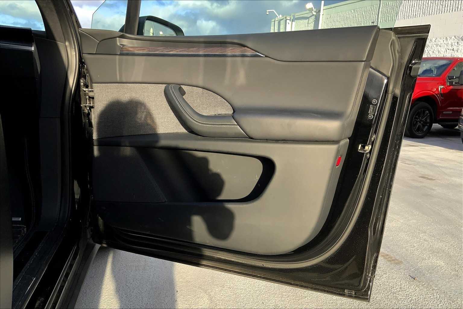 Thumbnail: 2023 Tesla Model X - 28