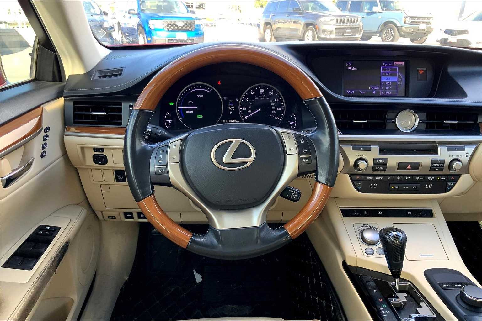 Thumbnail: 2014 Lexus ES - 14