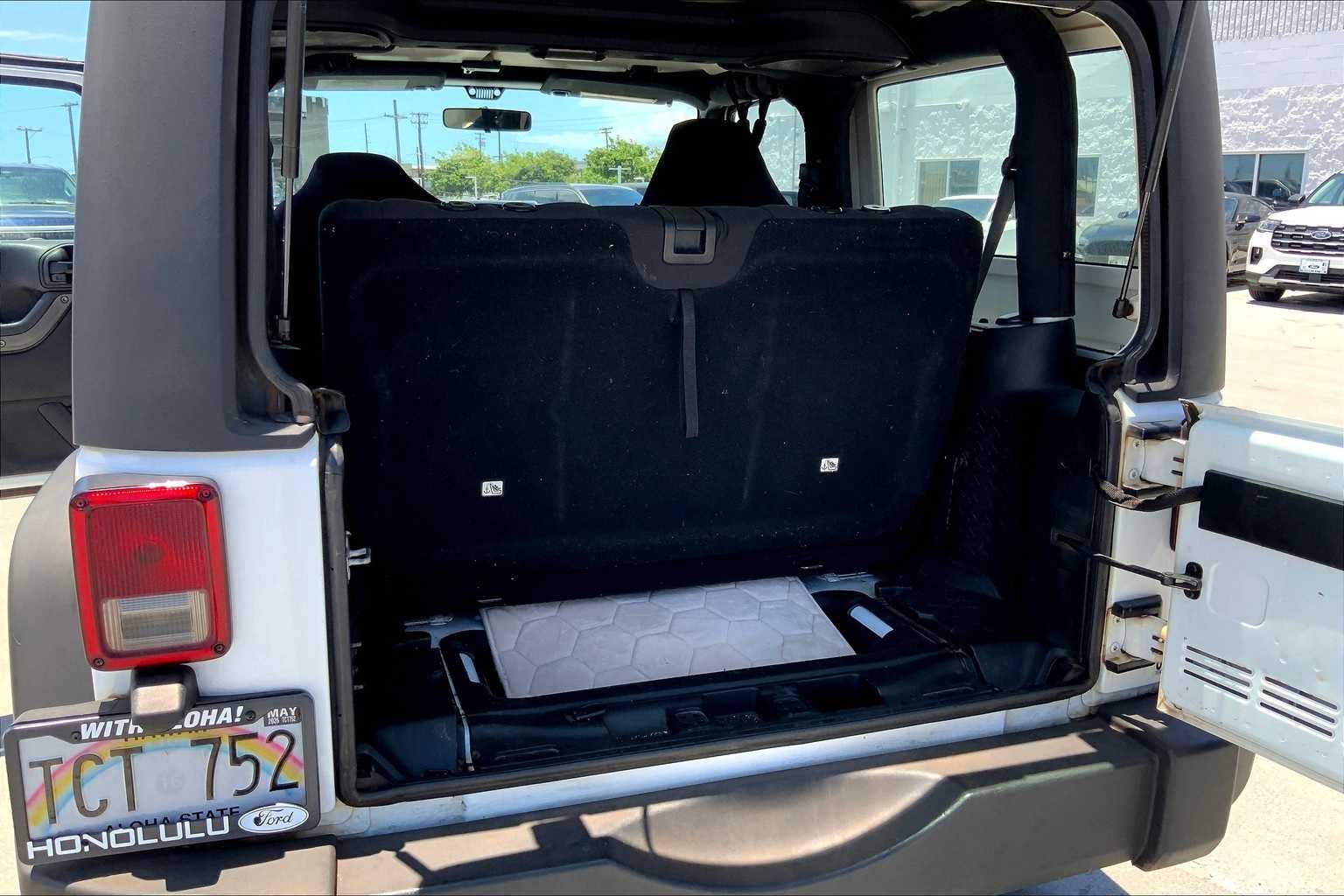 Thumbnail: 2017 Jeep Wrangler - 18