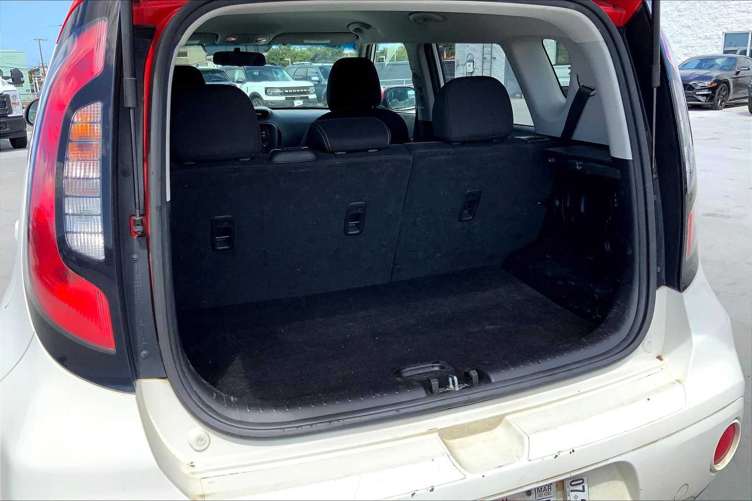 Thumbnail: 2017 Kia Soul - 18