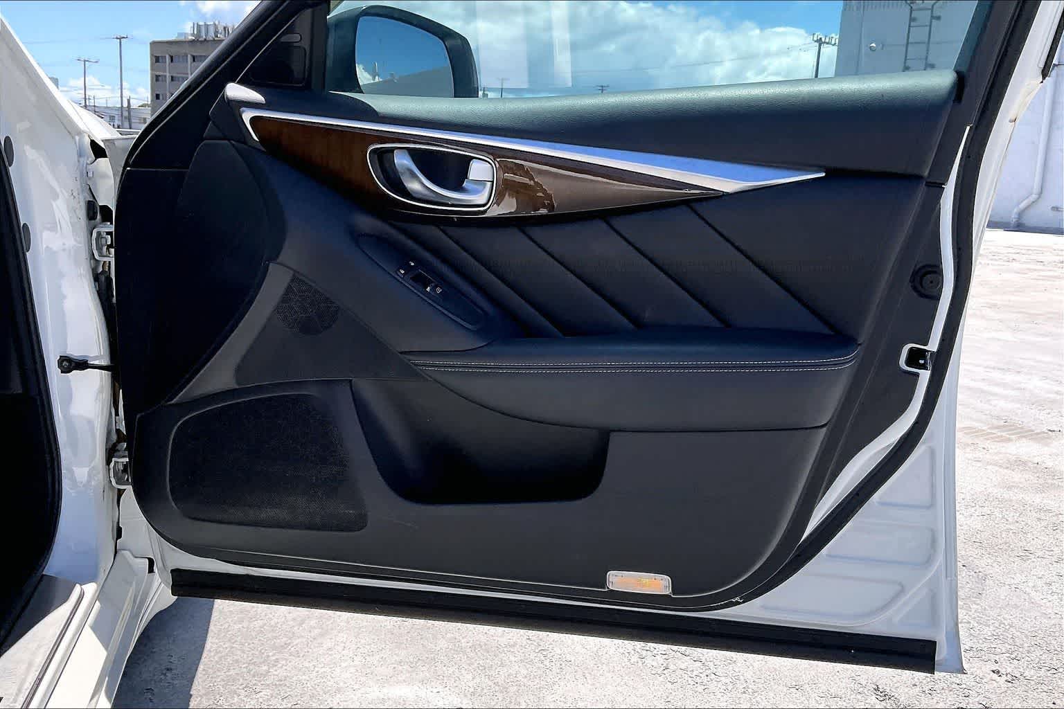 Thumbnail: 2014 INFINITI Q50 - 28