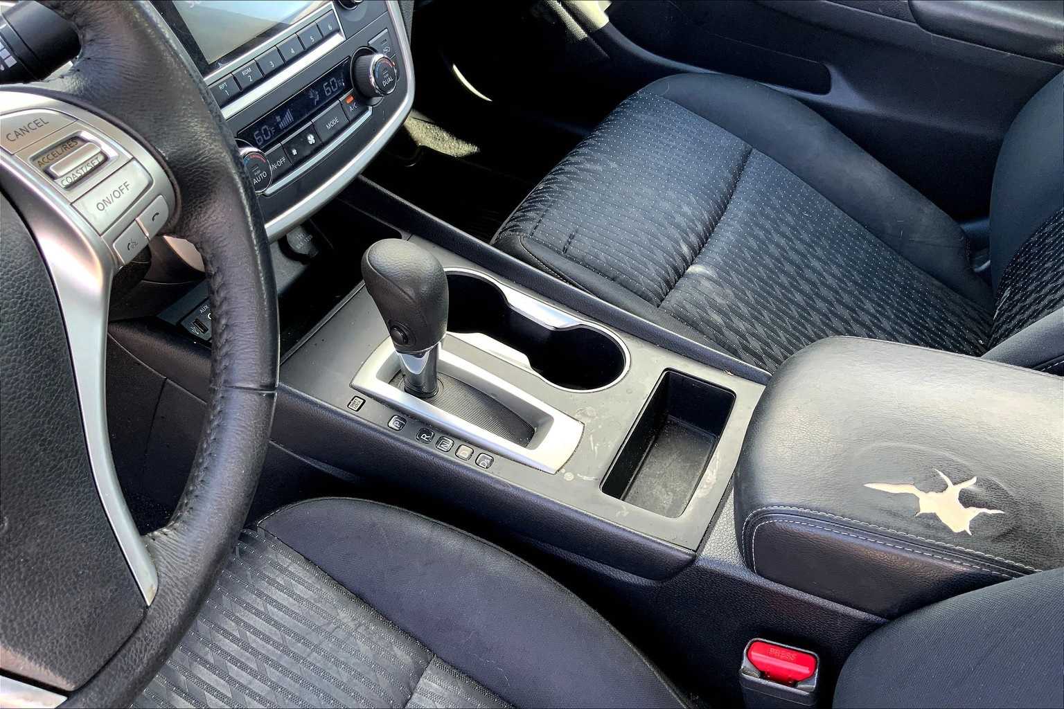 Thumbnail: 2016 Nissan Altima - 16