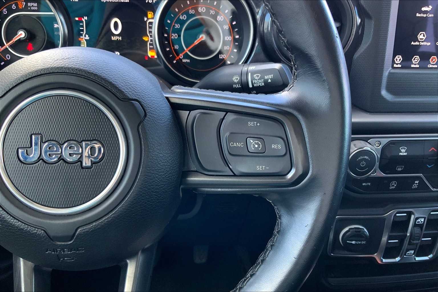 Thumbnail: 2021 Jeep Gladiator - 25