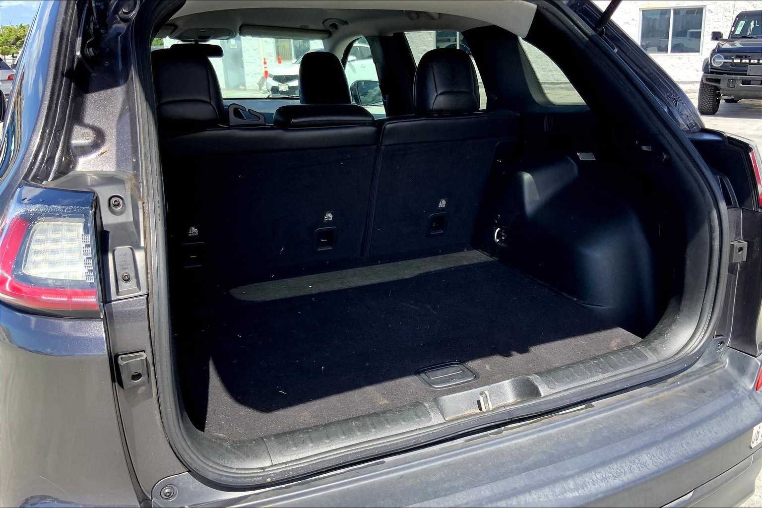 Thumbnail: 2019 Jeep Cherokee - 18