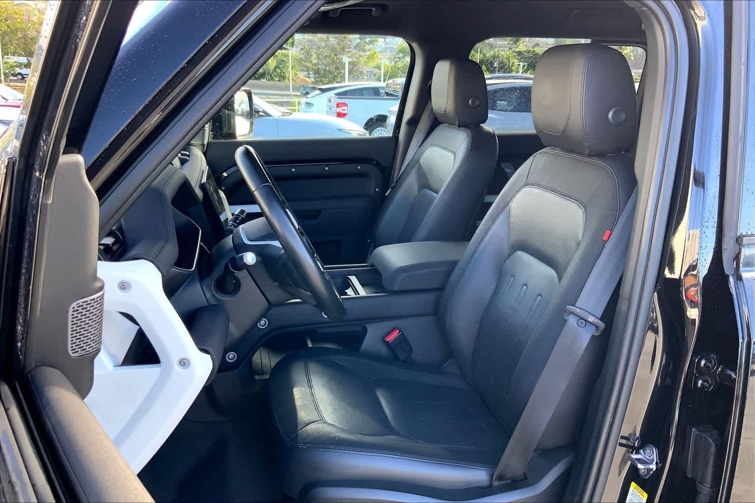 Thumbnail: 2022 Land Rover Defender - 11