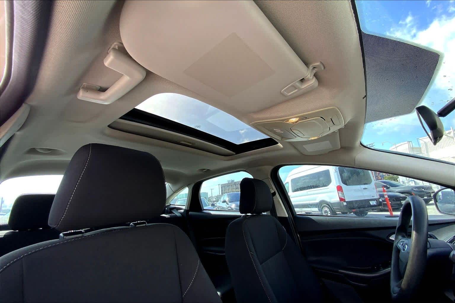 Thumbnail: 2017 Ford Focus - 30