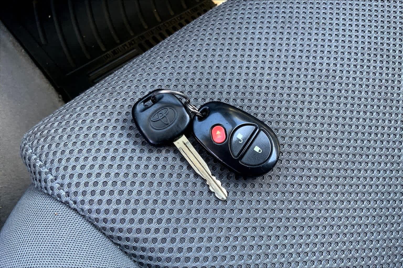 Thumbnail: 2005 Toyota Tacoma - 19