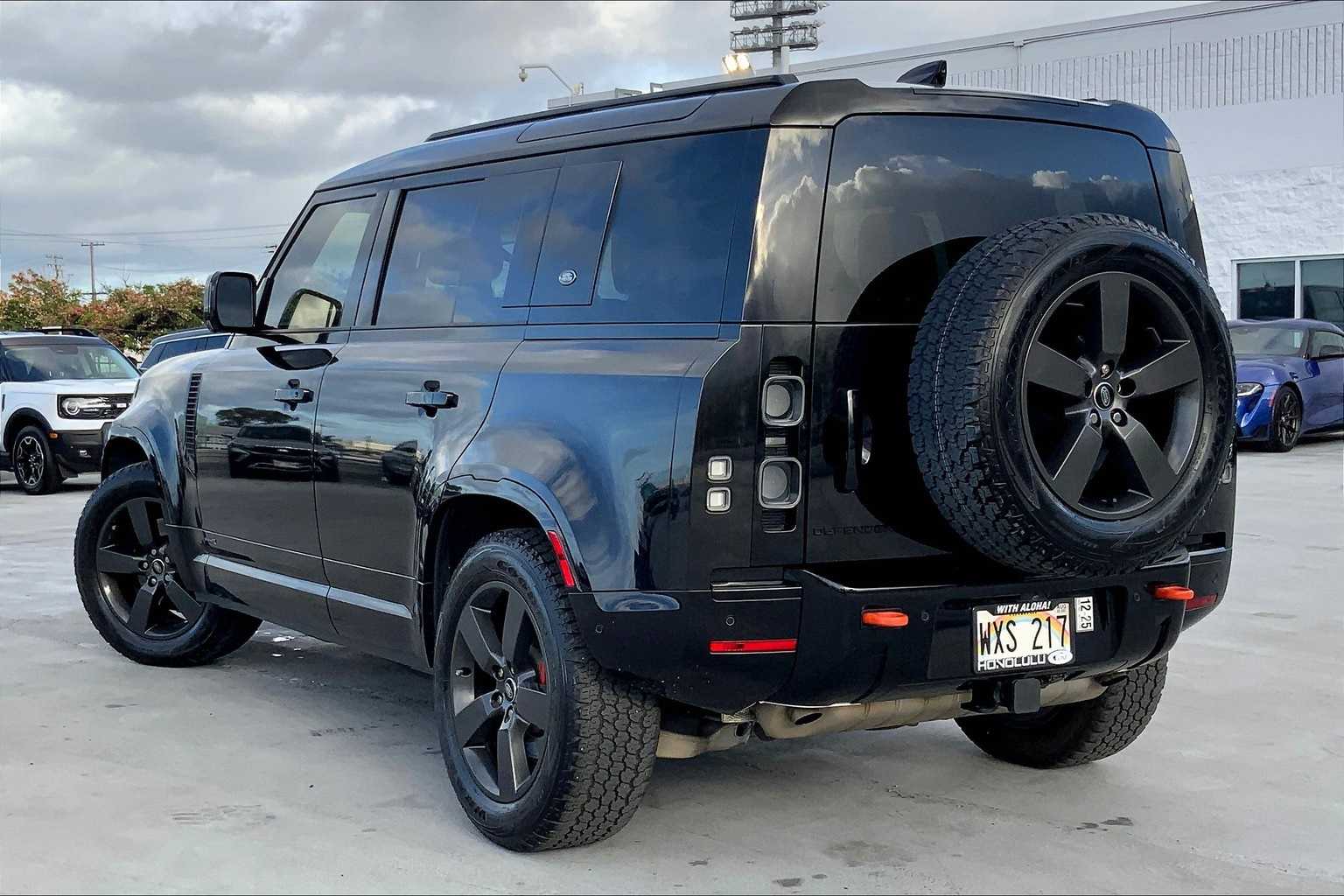 Thumbnail: 2023 Land Rover Defender - 4